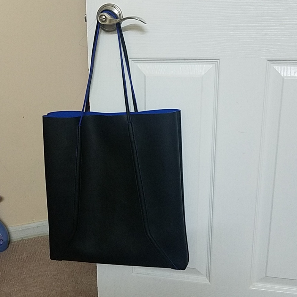 Black tote bag